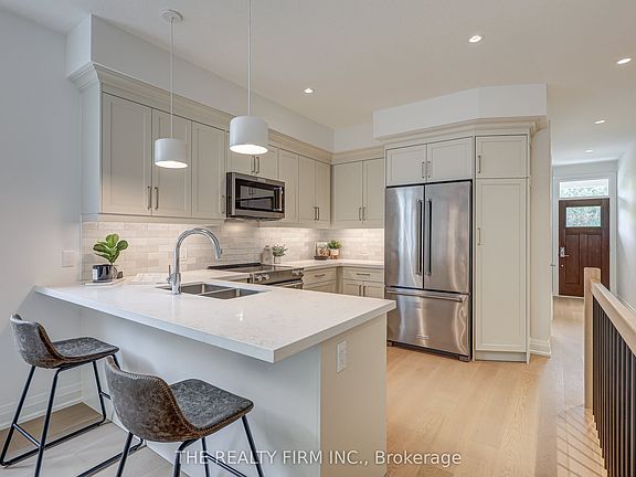 4th image of 85 Forest St #18