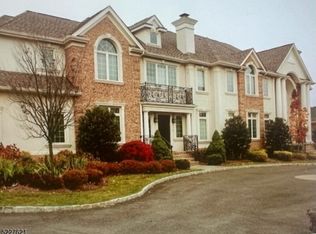 9 Lafayette Dr, Livingston, NJ 07039