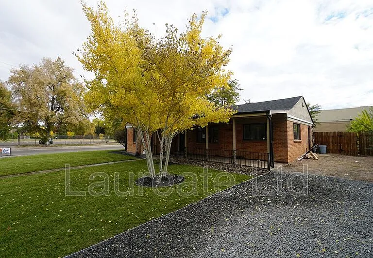 2880 N Harrison St — Photo 2