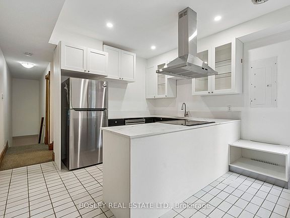 5th image of 297 Sumach St
