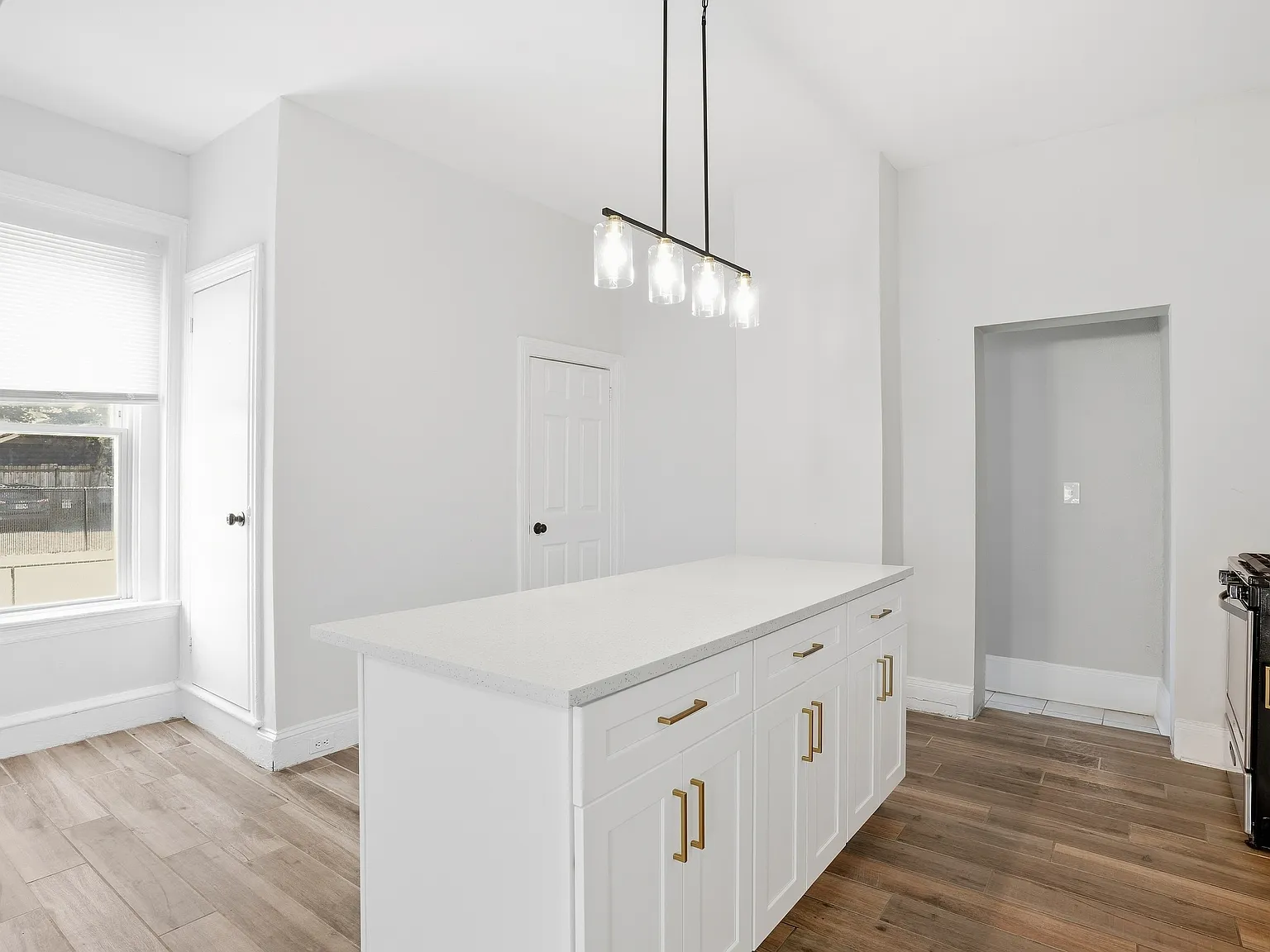 3 bed, 1.5 bath, 2946 sqft, $3,500 — Photo 4
