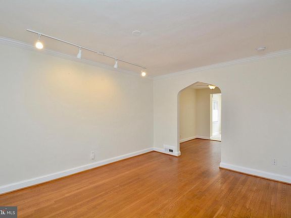 4th image of 255 Lynhaven Dr