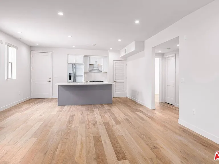 3726 Kelton Ave #102 — Photo 2