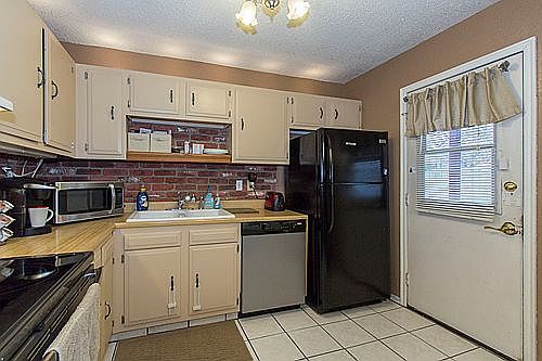 5th image of 212 N Christy