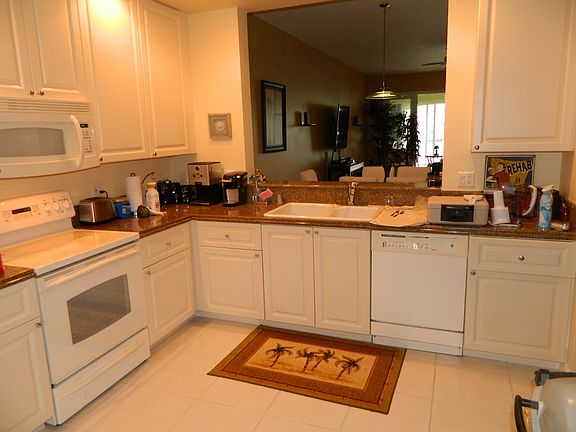 2nd image of 9 Harbour Isle Dr E Unit 202