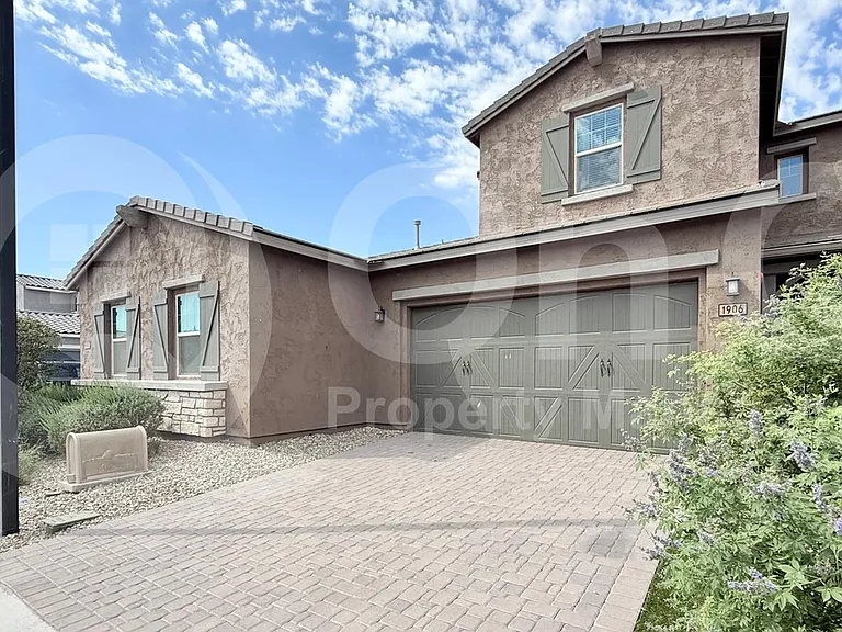 1906 N 140th Dr — Photo 2