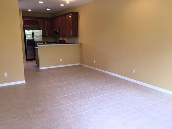 5th image of 334 W Thatch Palm Cir APT 106