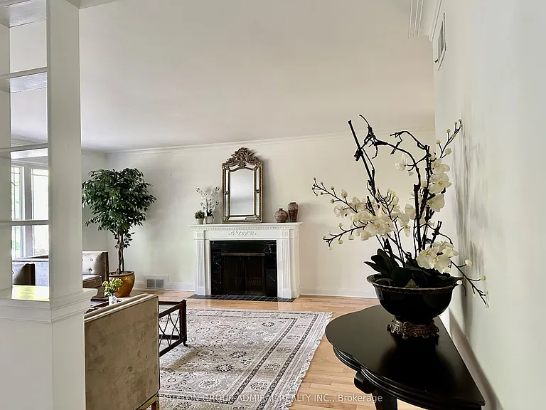 97 Valecrest Dr — Photo 4