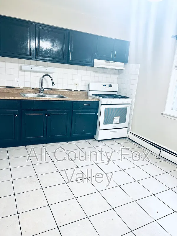 2 bed, 1.0 bath, $1,500 — Photo 2