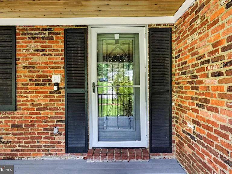 6443 Walters Woods Dr — Photo 7