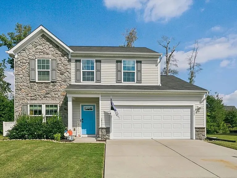 622 Newman Dr — Photo 1