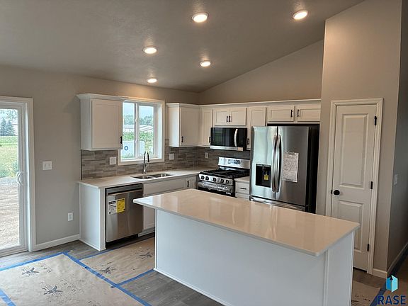 2nd image of 1019 Estate St