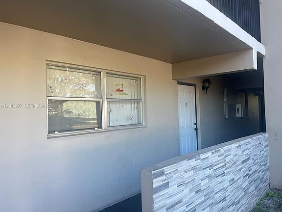 3rd image of 7910 Colony Cir N APT 105