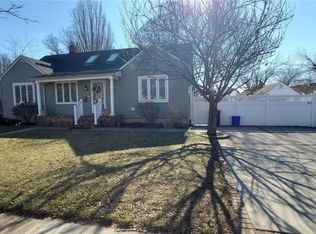 441 Ray St, Freeport, NY 11520