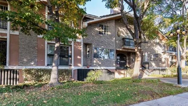 147 W Acacia Ave #114 — Photo 1