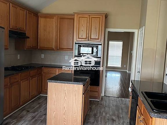 3rd image of 3821 Island Ct