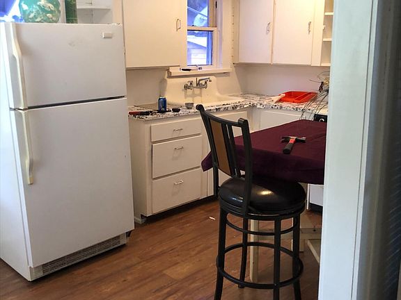 4th image of 2220 Lakeview Dr