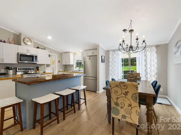 20 Timbers Edge Ln, Fairview, NC 28730