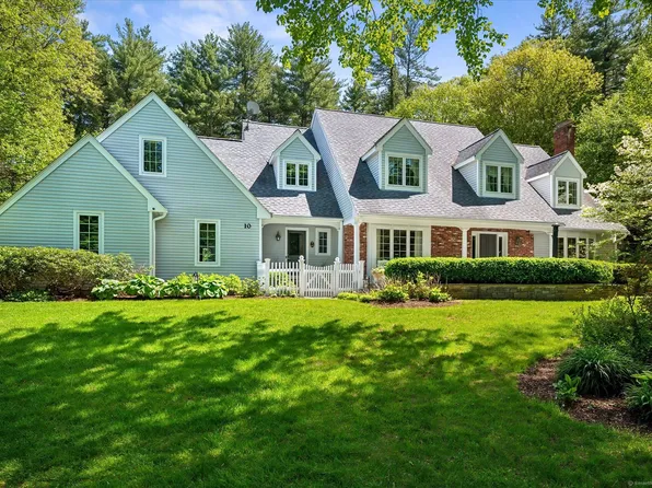 10 Clover Lane, Simsbury, CT 06089