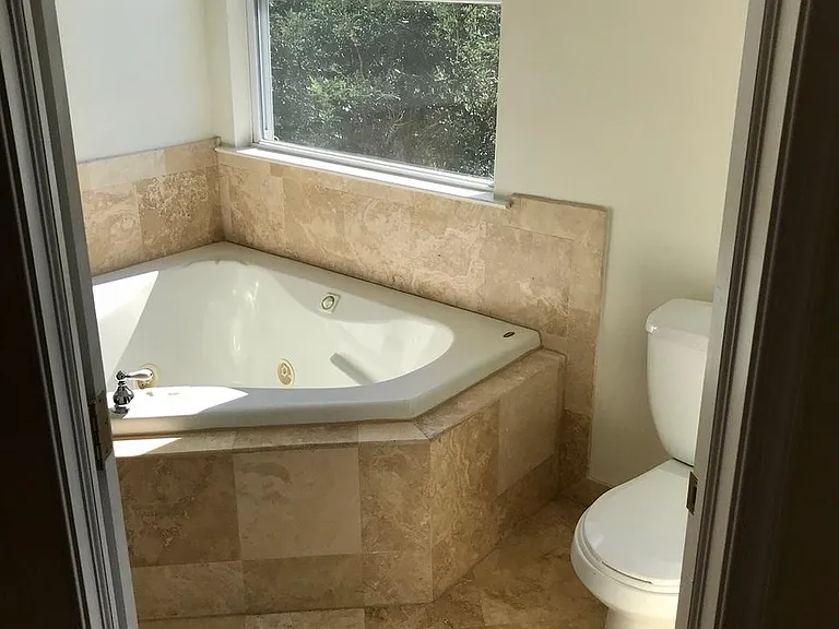 3rd floor master bathroom with jetted tub