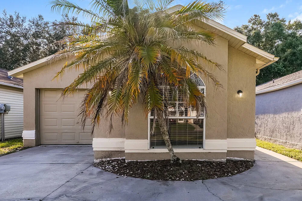 3 bed, 2.0 bath, 1227 sqft, $2,075 — Photo 1