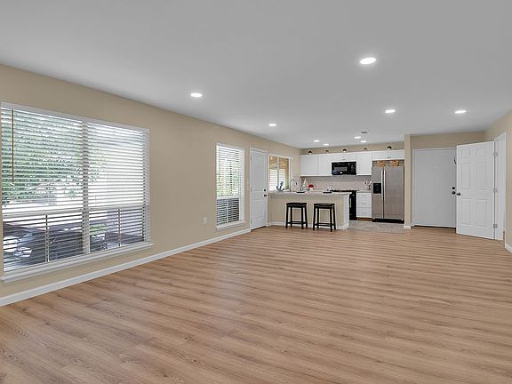 4th image of 3803 Barrington St APT 3E