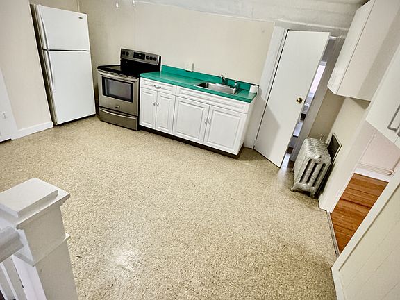 3rd image of 256 Congress Ave #3