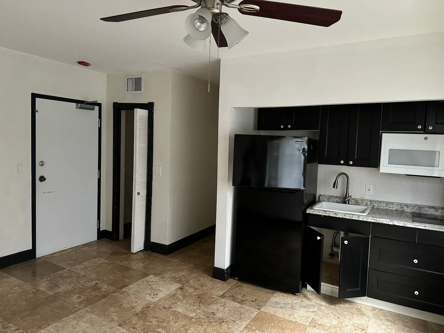 9048 Collins Ave — Photo 3