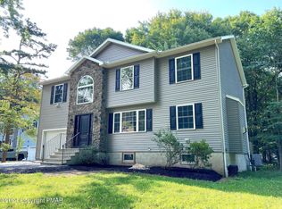 3128 Wintergreen Ln, Pocono Summit, PA 18346