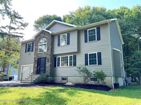 3128 Wintergreen Ln, Pocono Summit, PA 18346