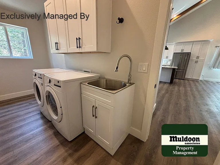 294 Southpark Rd — Photo 12