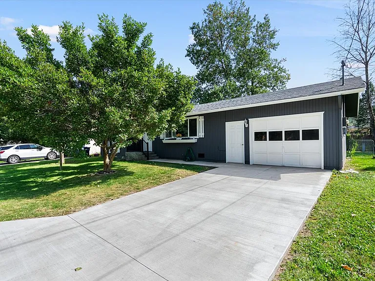 1820 N Burl Ln — Photo 2