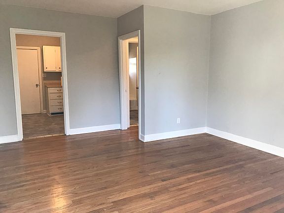 2nd image of 524 S Lovell Ave #B