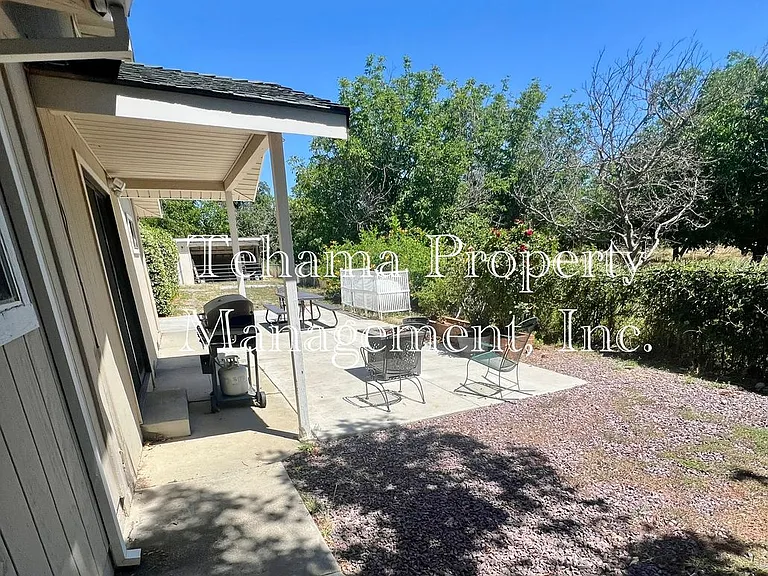 23353 Hamilton Ave — Photo 14