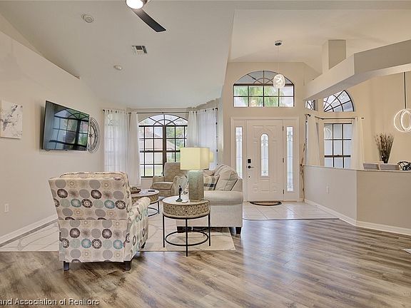 3rd image of 5055 Strafford Oaks Dr