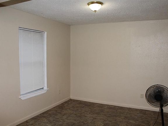 5th image of 525 Ferguson St APT D4