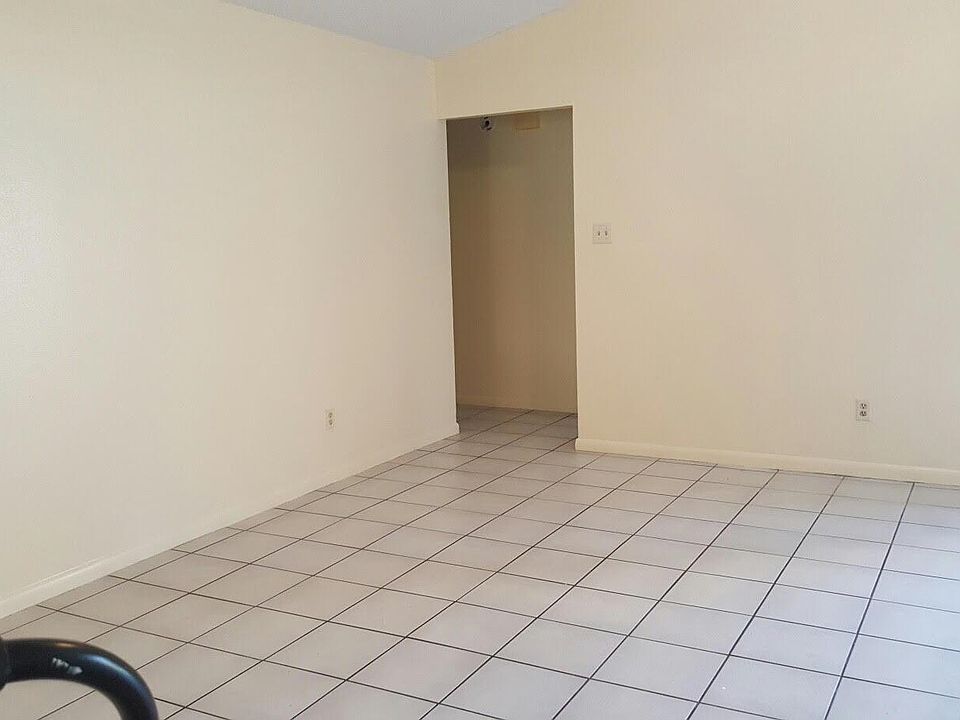 1st image of 1434 Tiverton Dr
