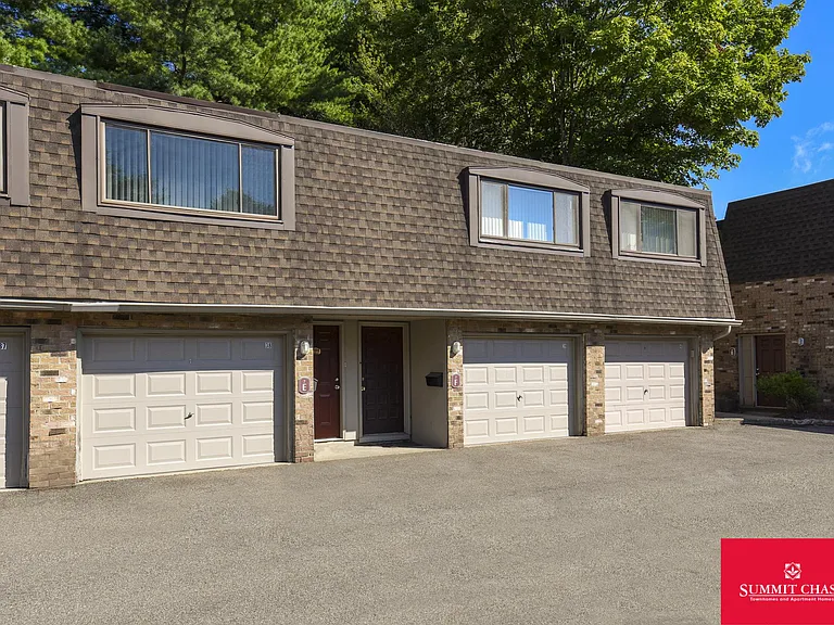 Summit Chase Townhomes and Apartment Homes — Photo 31