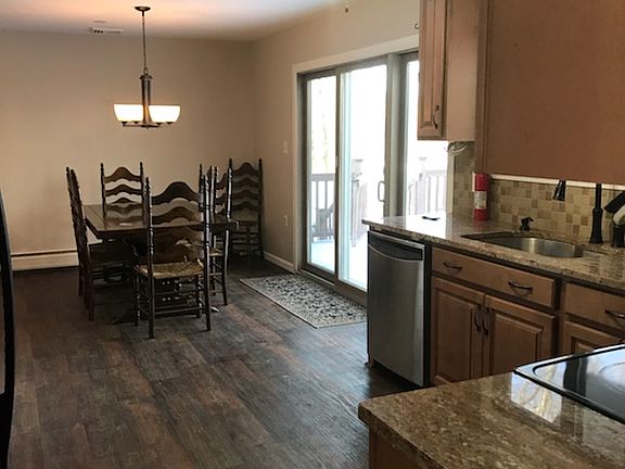 Large Eat-In Kitchen