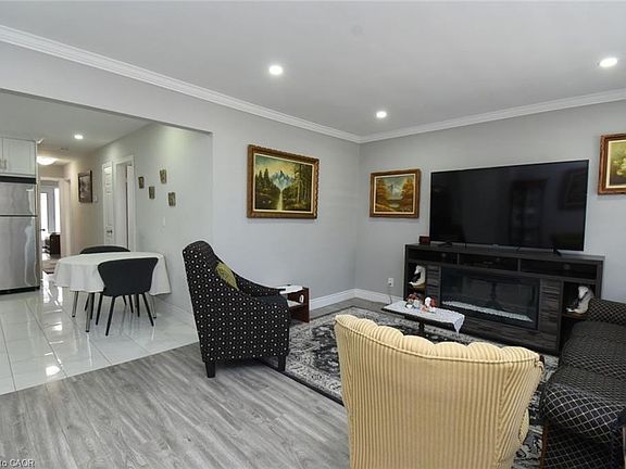 5th image of 185 Rosslyn Ave N