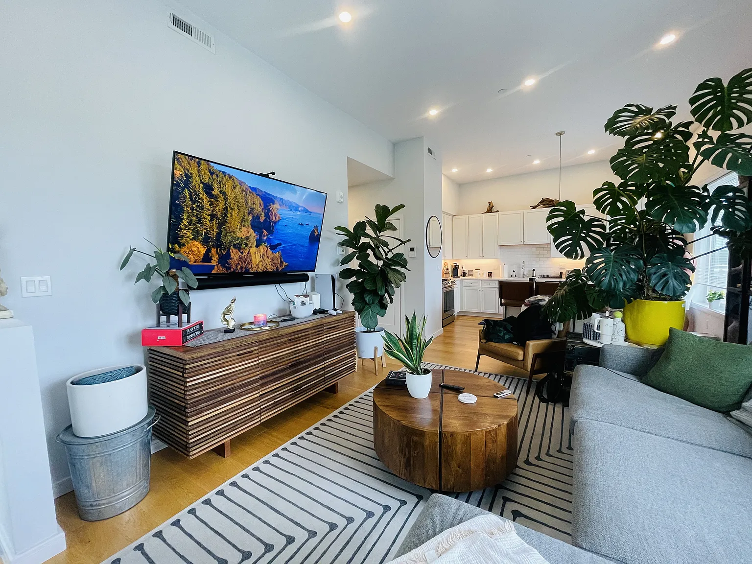 2 bed, 2.0 bath, 850 sqft, $3,300 — Photo 4