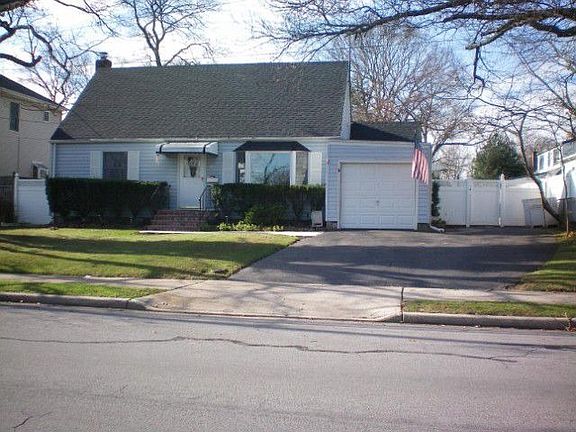 2nd image of 559 Franklin Ave