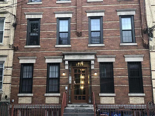 Rented by Premier Metro Realty Corp | media 42