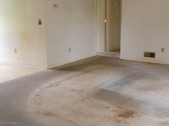 5th image of 305 Joseph St