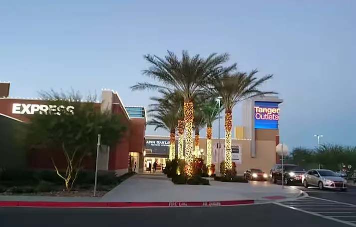 Tanger Outlets are nearby for shopping options!