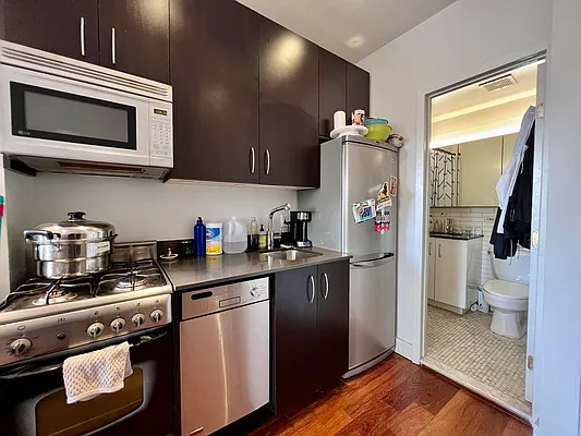 Rented by Keller Williams NYC | media 27
