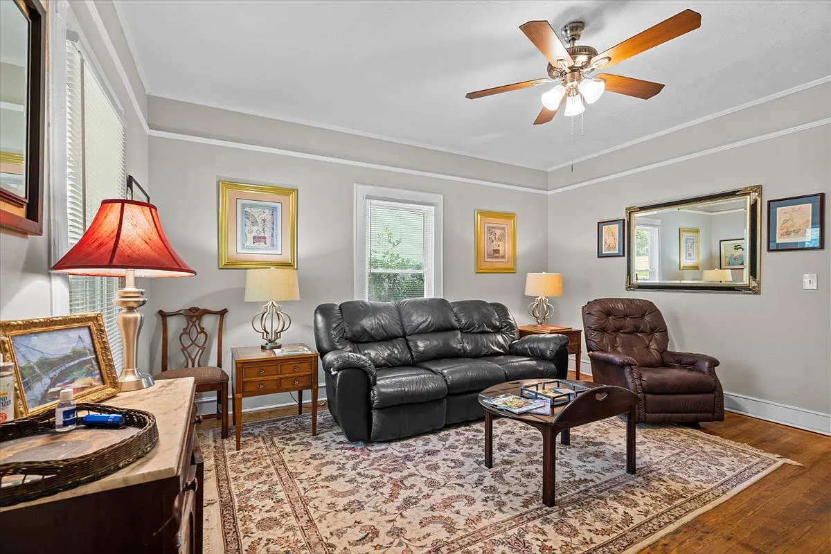 2 bed, 1388 sqft, $4,400 — Photo 1