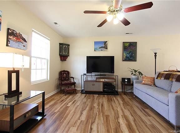 4th image of 5040 Broad Leaf Ct