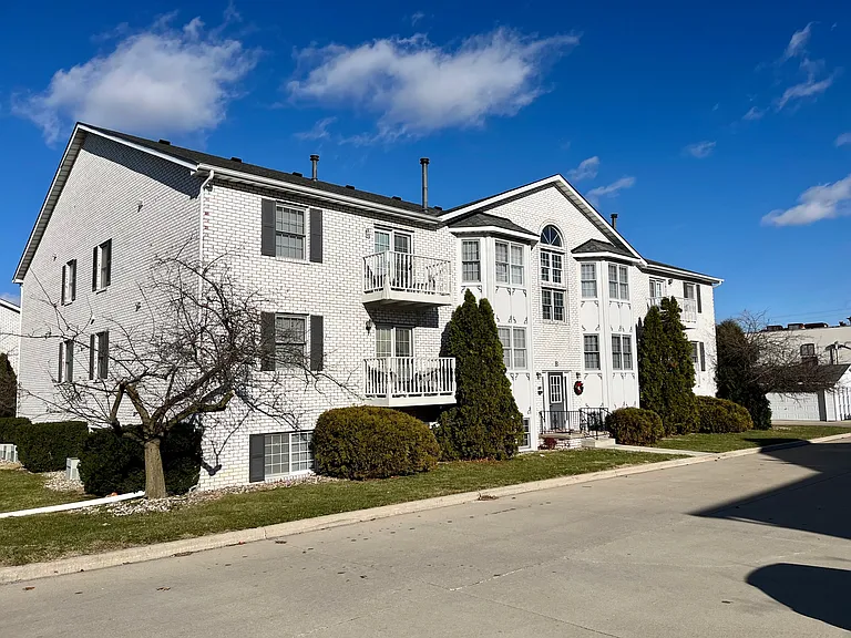 3 Stortz Dr — Photo 1