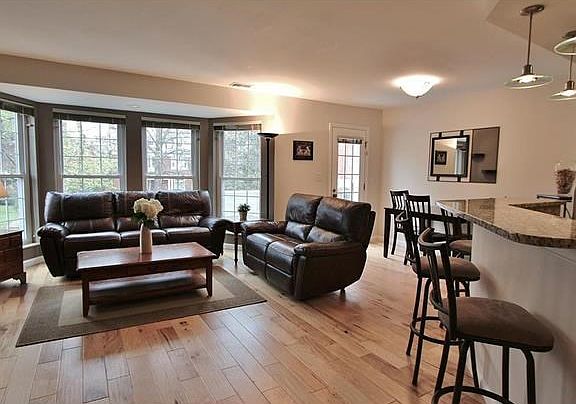 3rd image of 4468A McPherson Ave #4D
